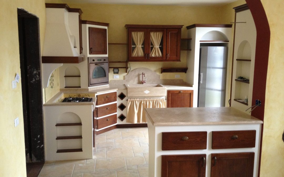 Cucina in finta muratura (studio tecnico Luci e cose)